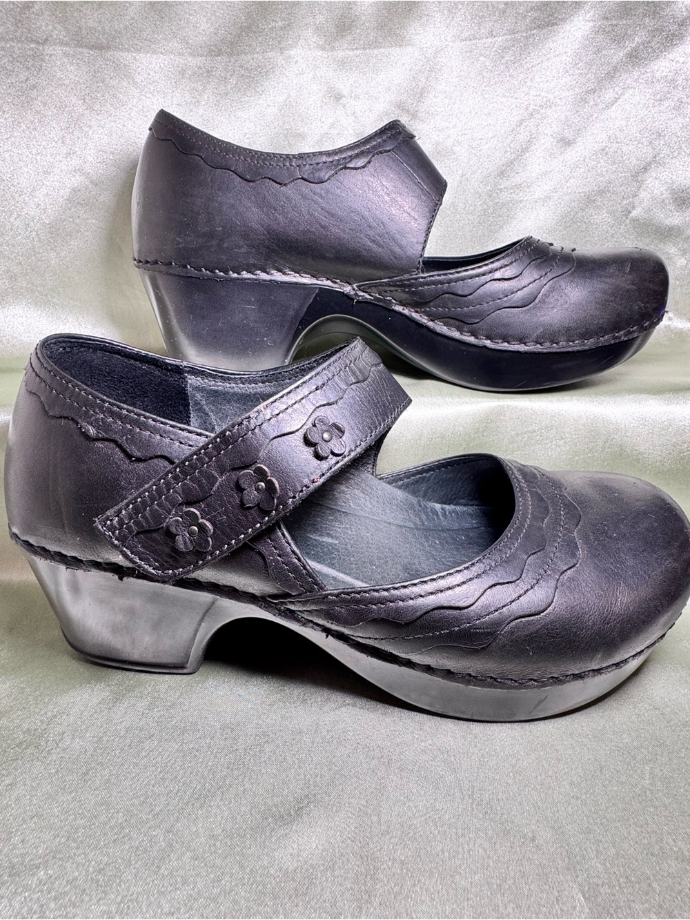Dansko Flower Strap Mary Jane Black Leather Clogs 3822020200 Womens Size 38